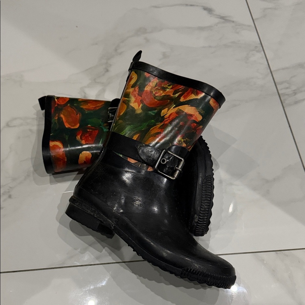 Cougar Black and Red Winter Boots - Picture 2 of 5